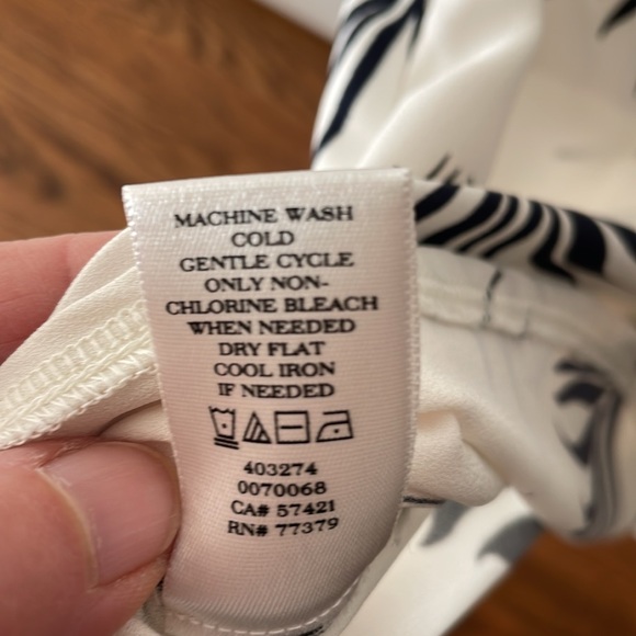 Ann Taylor sleeveless top - Picture 4 of 4